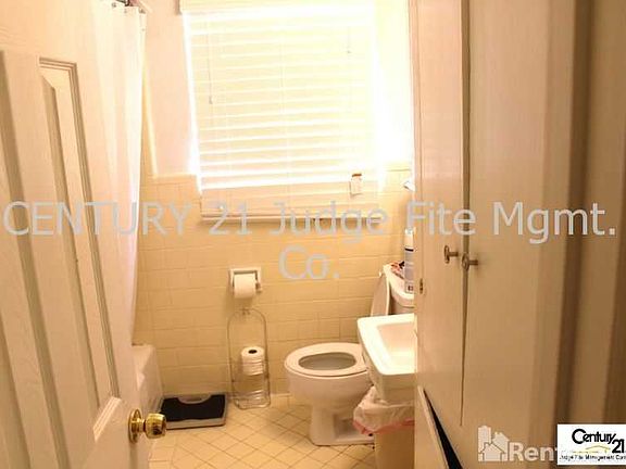 4th image of 235 Moore St