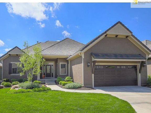 BEAUTIFUL CURB APPEAL IN A WONDERFUL GATED COMMUNITY!