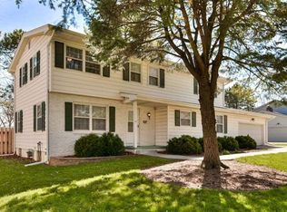 12423 Hickory Rd, Omaha, NE 68144