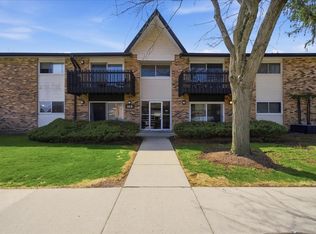 14B Kingery Quarter APT 108, Willowbrook, IL 60527