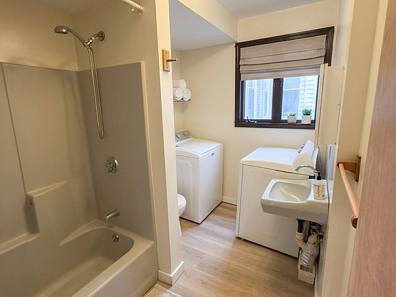 3rd image of 109 Garden St
