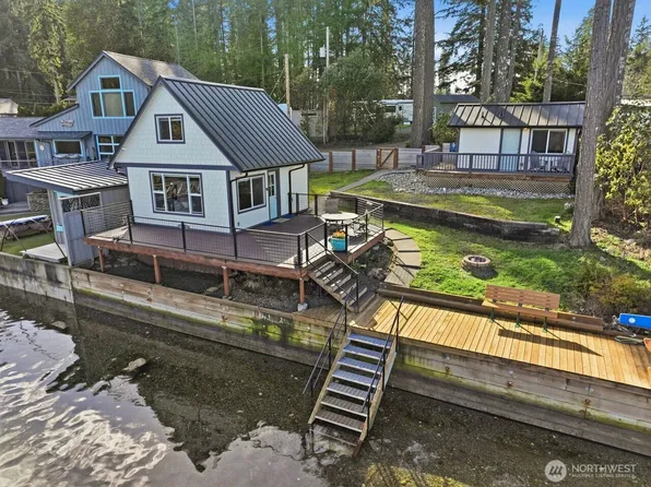 270 E Grapeview Point Road, Allyn, WA 98524