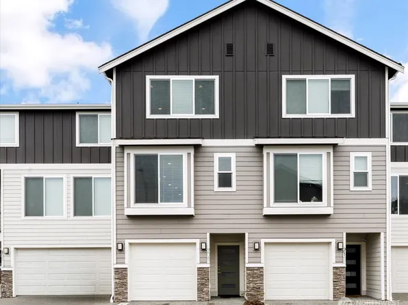 205 SW 4th Lane, Oak Harbor, WA 98277