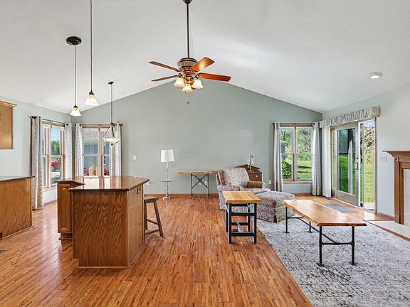 5th image of 81 Oakwood Dr