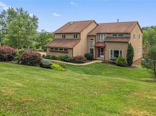 600 Floral Hill Dr, Washington, PA 15301