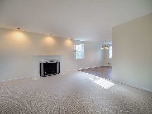 5th image of 2702 Navarre Dr