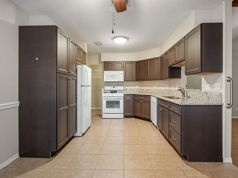 206 Esmond Ct — Photo 23