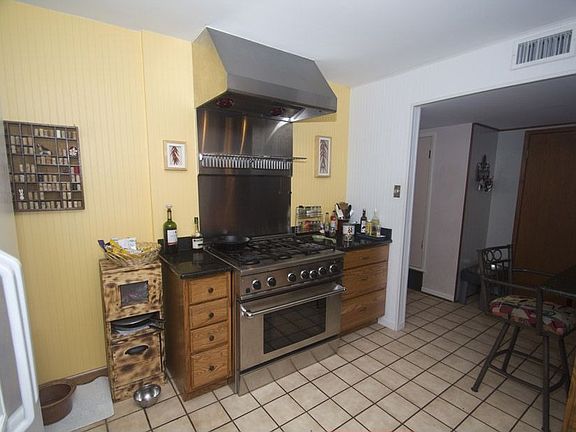 5th image of 7210 Westboro Pl