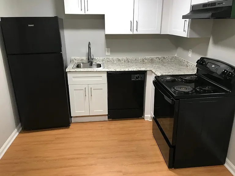 Waters Edge Apartments — Photo 5