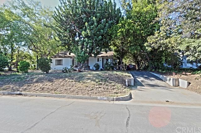 1st image of 587 Huntington Dr