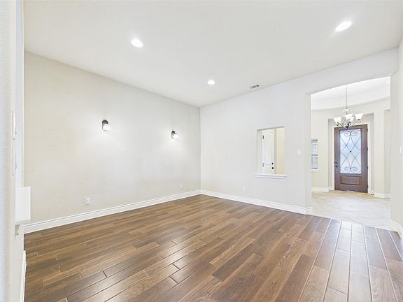 5th image of 501 Kirkhill St