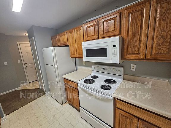 5th image of 9811 Campus Walk Ln APT L