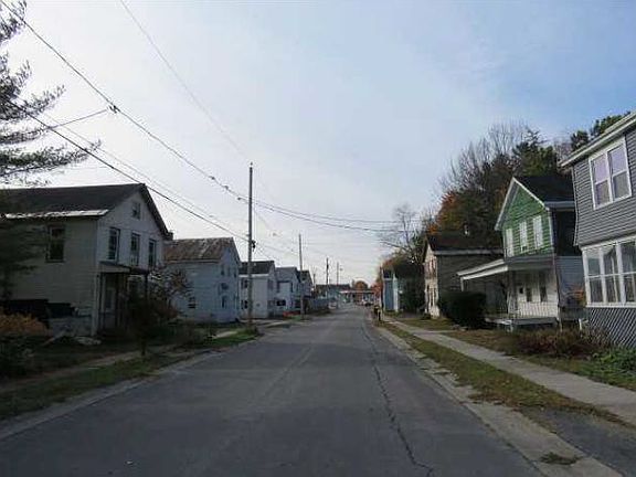 3rd image of 129 N Main St