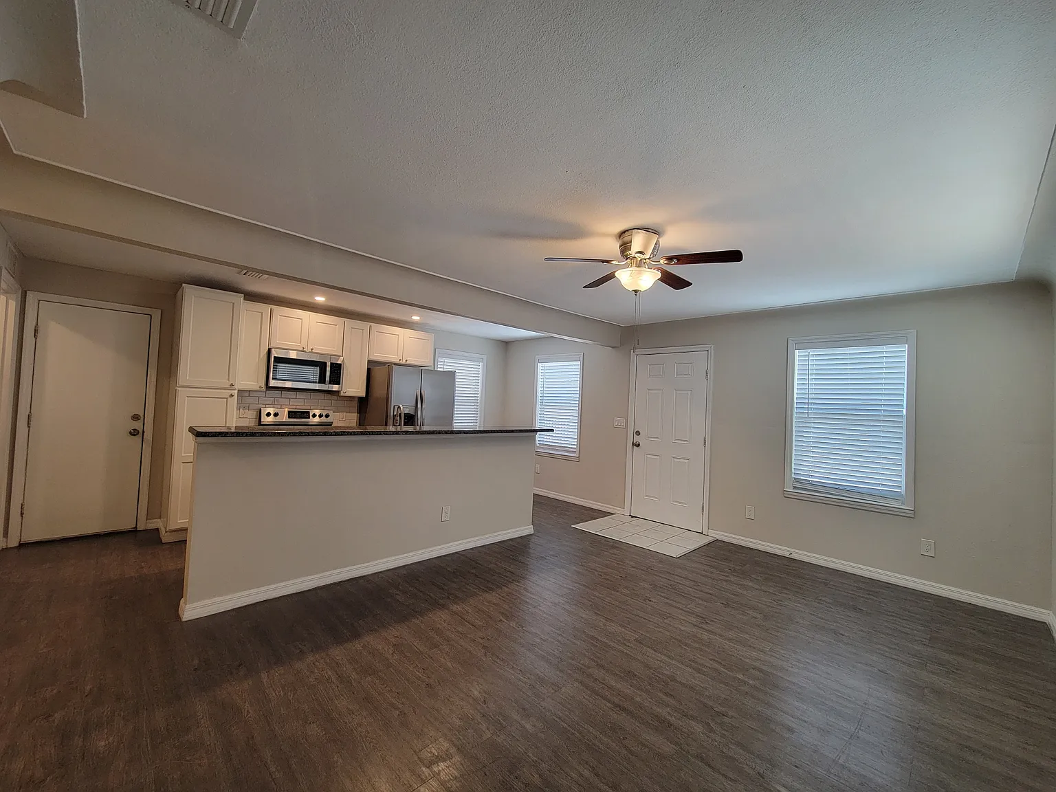 2 bed, 900 sqft, $2,095 — Photo 3