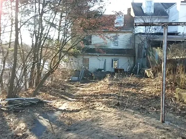 861 W Pine St, Coal Township, PA 17866