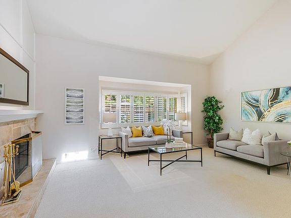 5th image of 301 Oak Meadow Dr