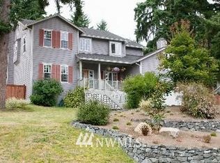 8332 NE New Holland Ct, Bainbridge Island, WA 98110