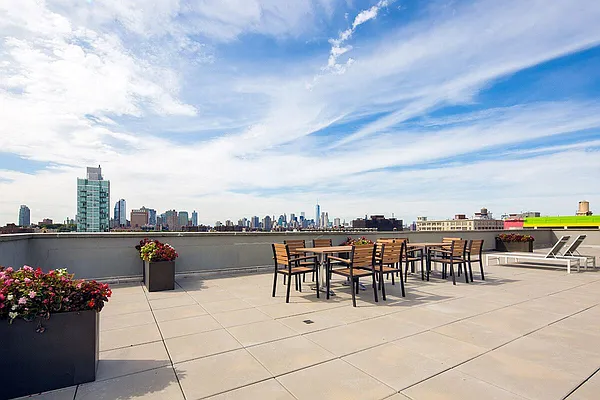 Rented by Evergreen Apartments BK | media 5