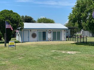 1304 W Baltimore Ave, Seadrift, TX 77983