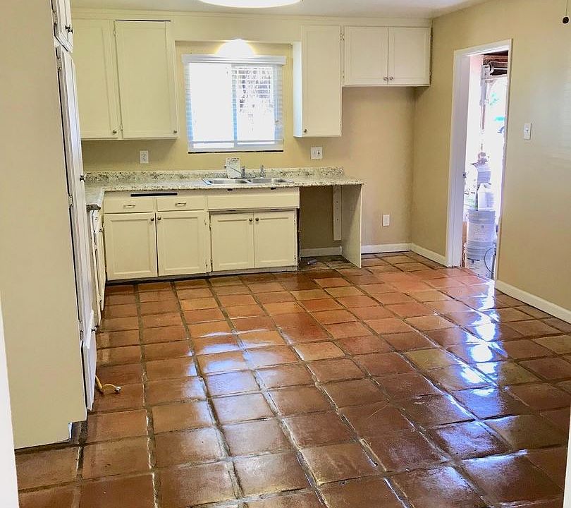 1st image of 3302 Carolyn Cir #1