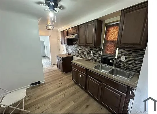 3 bed, 1200 sqft, $1,300 — Photo 3