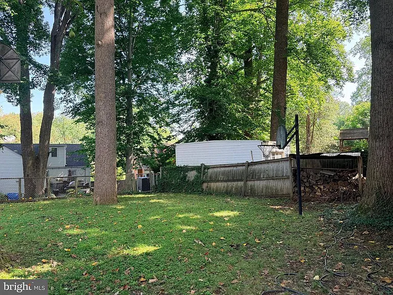 907 Heron Dr — Photo 17