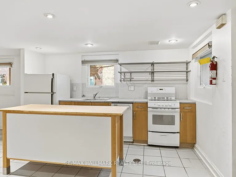 321 Palmerston Blvd #A — Photo 3