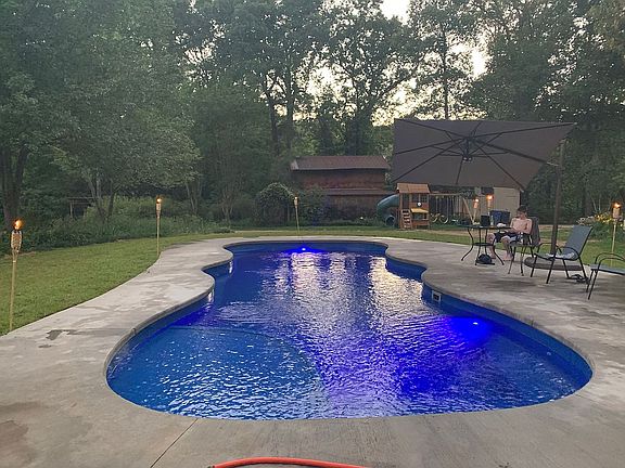 2nd image of 1802 Pinehurst Dr