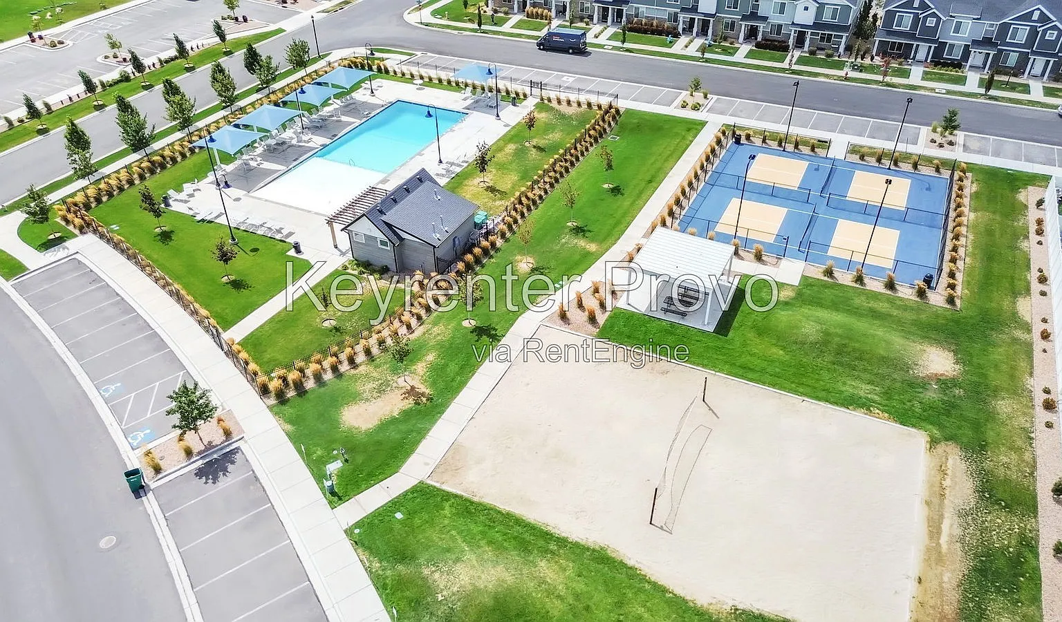 3 bed, 3.5 bath, 2100 sqft, $2,100 — Photo 3
