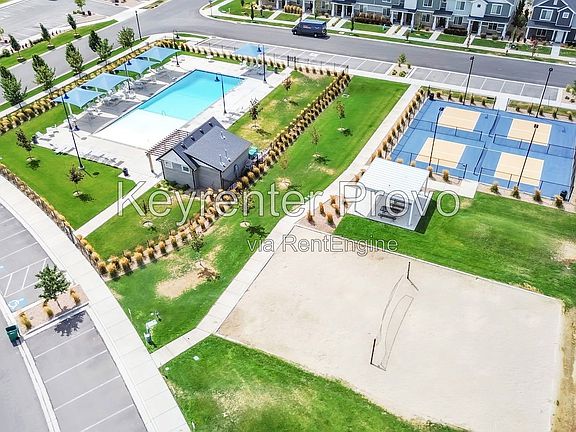 3rd image of 1109 W Fox Run Ave