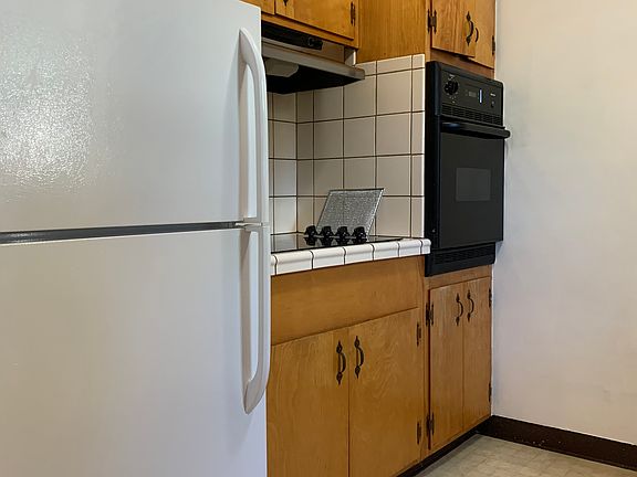 4th image of 12 Clinton St APT 3