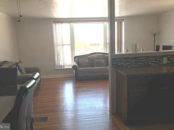 4th image of 1106 Borbeck Ave