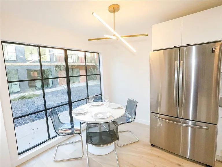 400 E 30th St #101 — Photo 4
