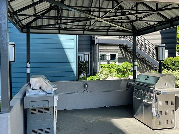 2nd image of 300 10th Ave Unit B208