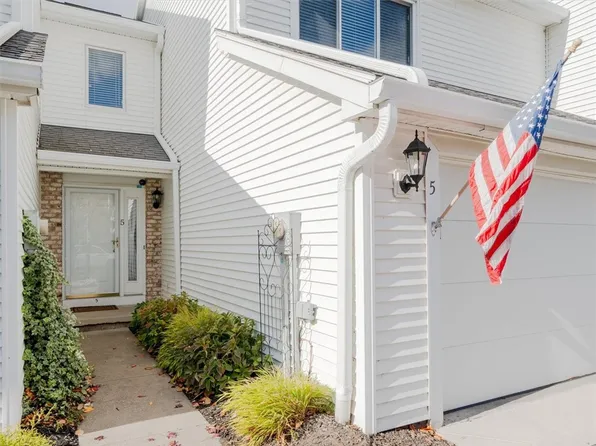 5 Triton Ct, Fairport, NY 14450