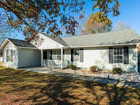3rd image of 1305 Pebblewood Dr