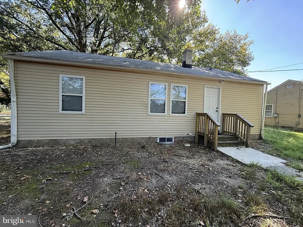 3 bed, 1200 sqft, $2,300 — Photo 2