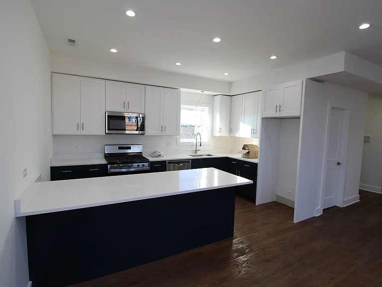 1440 N Milwaukee Ave #4 — Photo 2