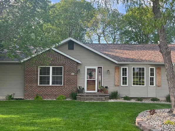 24 17th Ave NE, Hampton, IA 50441