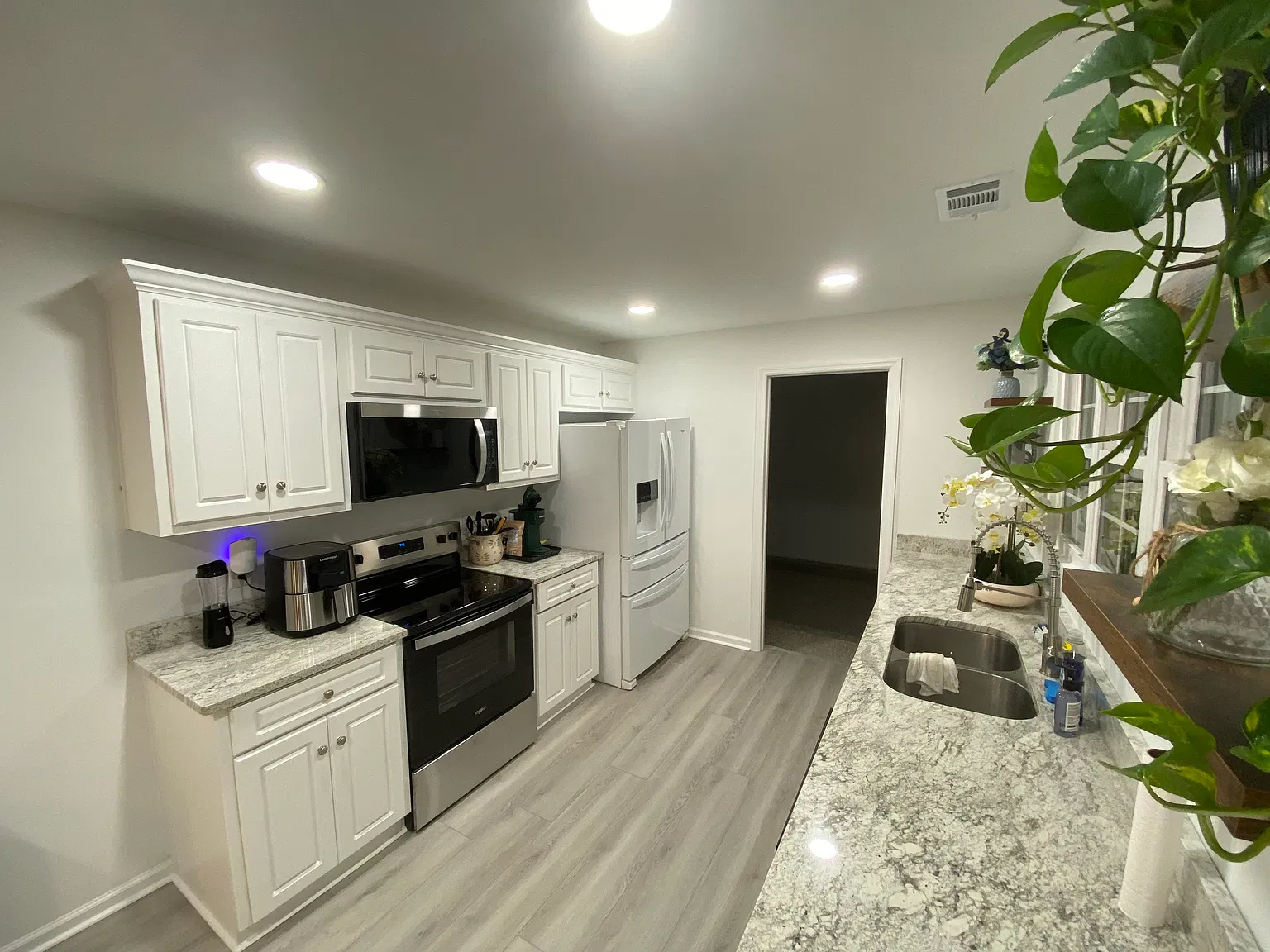 2520 Parkway Dr — Photo 2
