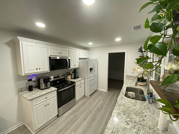 2nd image of 2520 Parkway Dr