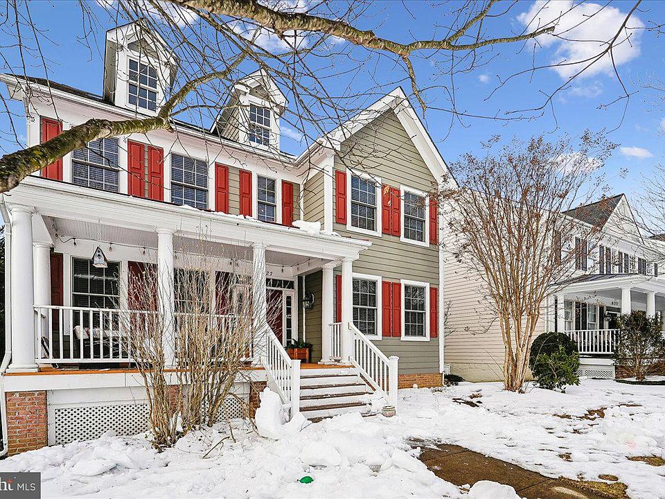 1st image of 627 Greysands Ln