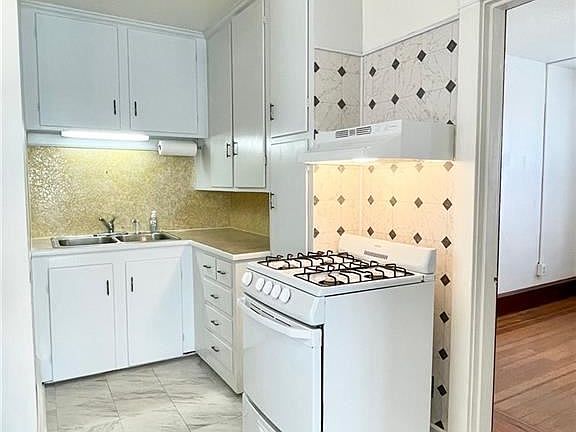3rd image of 206 Norfolk Ave