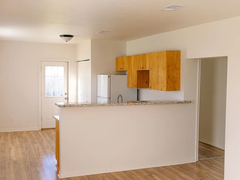 512 Humble Dr — Photo 9