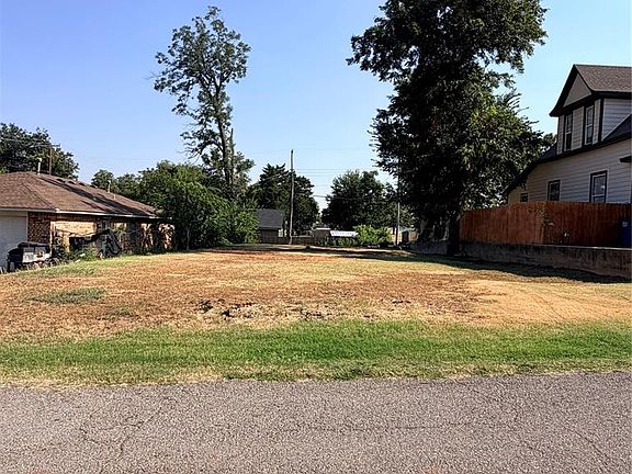 2nd image of 1005 W London St Lot 3-4