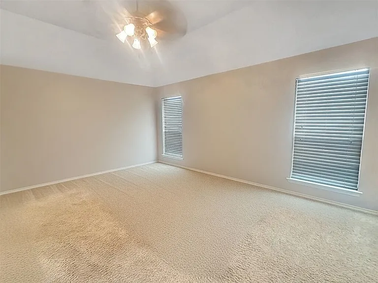 10717 Greenview Ct — Photo 6