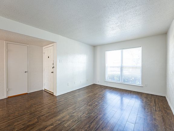 4th image of 327 Valley Park Dr