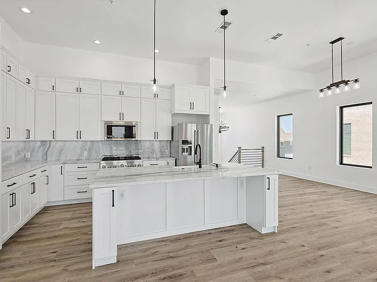 767 W Main St #201 — Photo 6