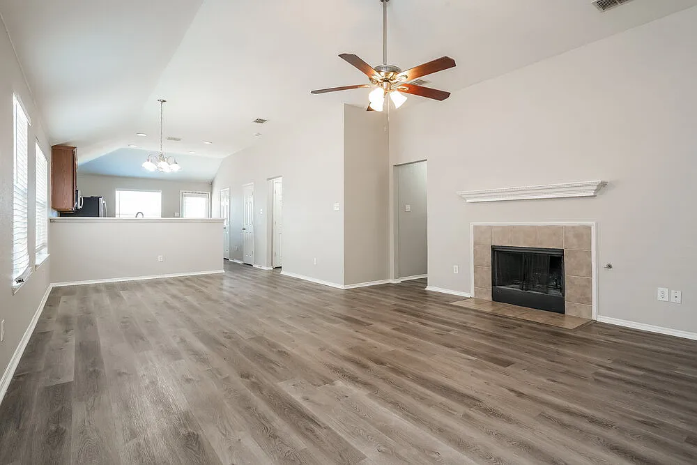 4 bed, 2.0 bath, 1804 sqft, $2,020 — Photo 4