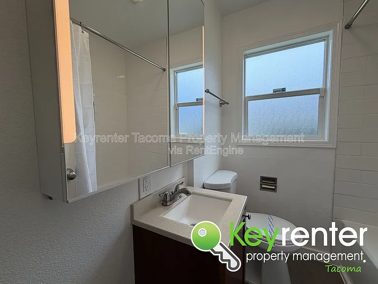 1047 S Rochester St — Photo 10